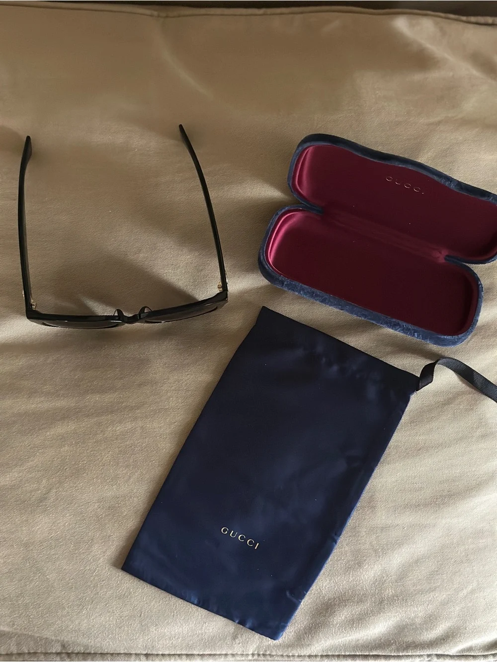 Gucci Sunglasses- Like New! - Picture 2 of 10